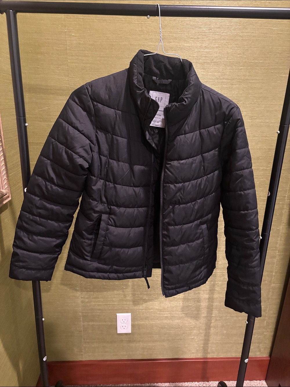 GAP Women's Black Quilted Puffer Jacket